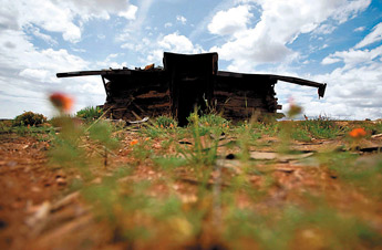 An abandoned hogan in Black Mesa, Ariz. &mdash;&nbsp;&copy; 2009 Gallup Independent / Brian Leddy 