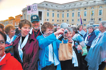 Katie Fuhs taking a picture while Shonda, Daniel, and Sharon watch. Courtesy Bill Noe 